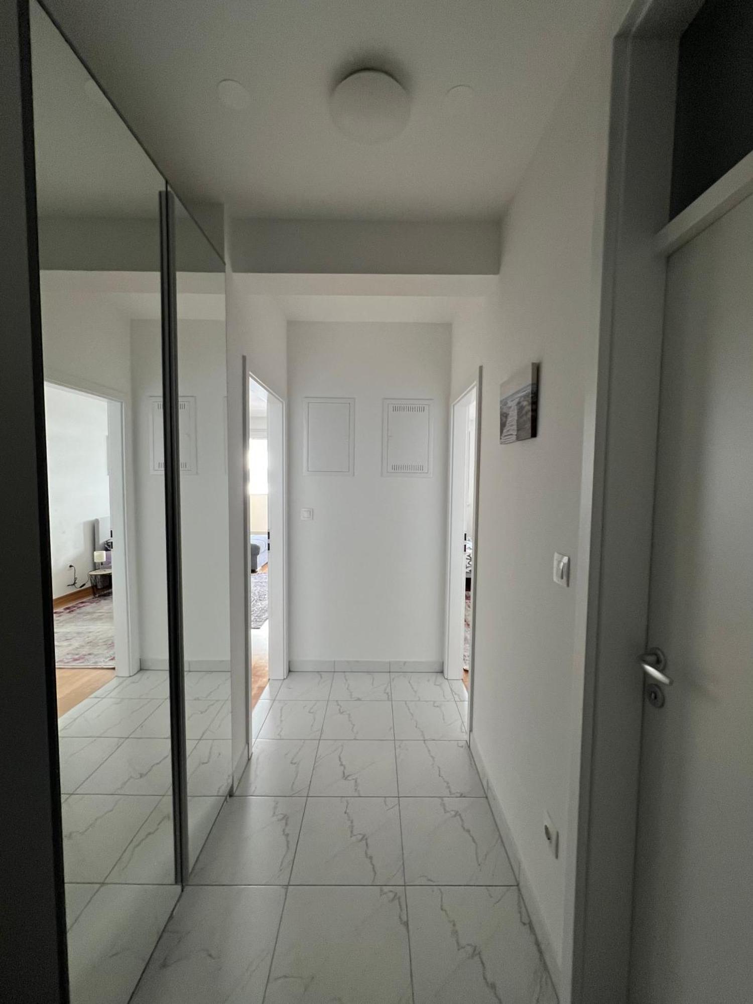 Lux Hill Skyline - Free Private Parking Appartamento